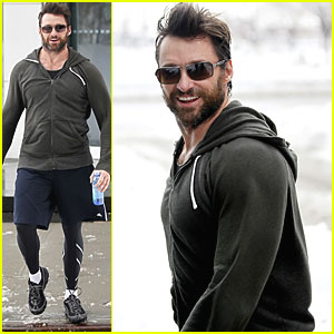 hugh-jackman-nyc-snowstorm