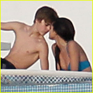 Justin Bieberselena Gomez on Copyright    2007   2012 Avoom Group  All Rights Reserved