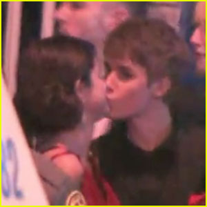 Justin Bieberselena Gomez on Justin Bieber Selena Gomez Kissing