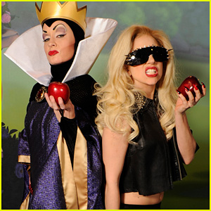 lady-gaga-meets-the-queen-at-disney-worl