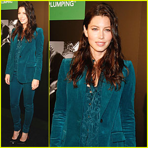 jessica-biel-revlon-commercial-launch-times-square