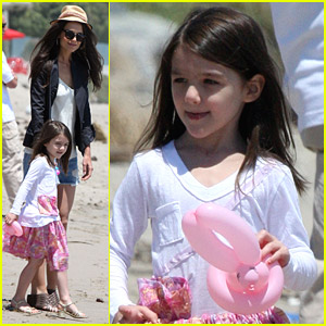 suri-cruise-katie-holmes-watch-the-waves