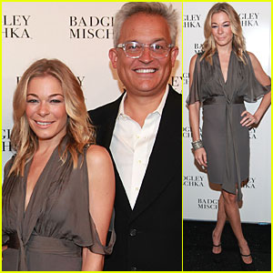leann-rimes-badgley-mischka-show