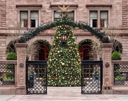Christmas_tree_New-York-Palace-hotel