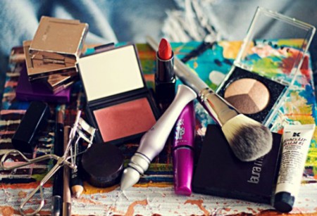 Organizing-Your-Makeup-Bag