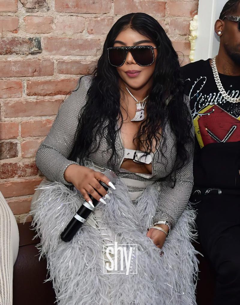 air lounge shy magazine 66