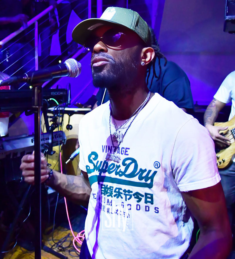 air lounge shy magazine 85