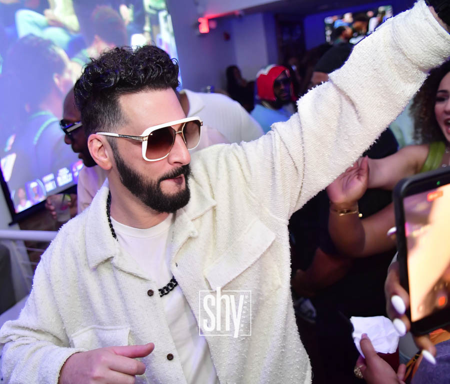 air lounge shy magazine 103