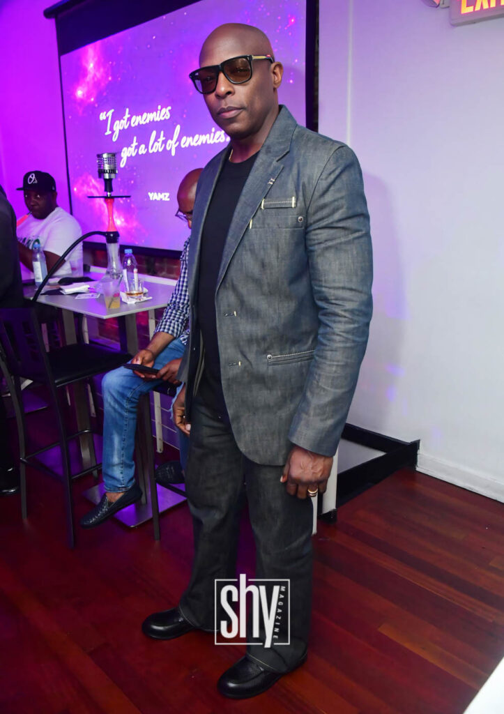 air lounge shy magazine 32