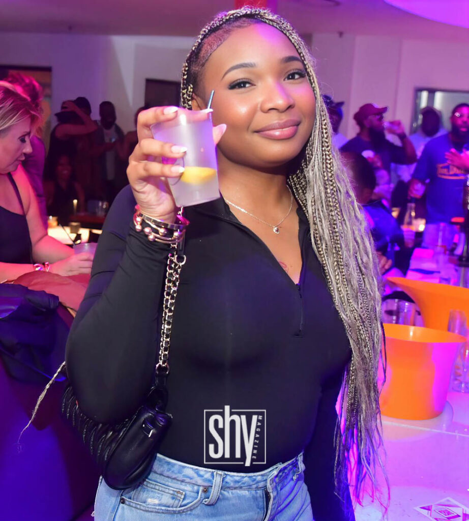 air lounge shy magazine 71