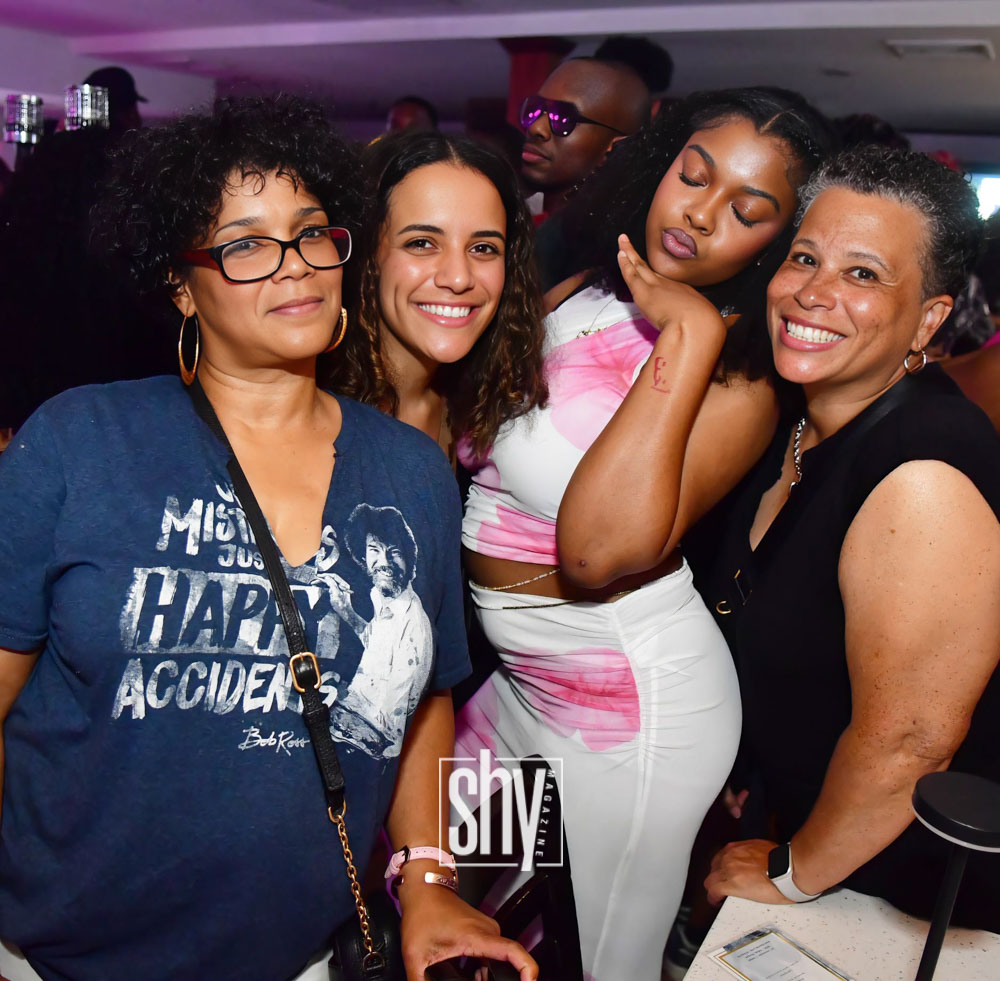 air lounge shy magazine 105