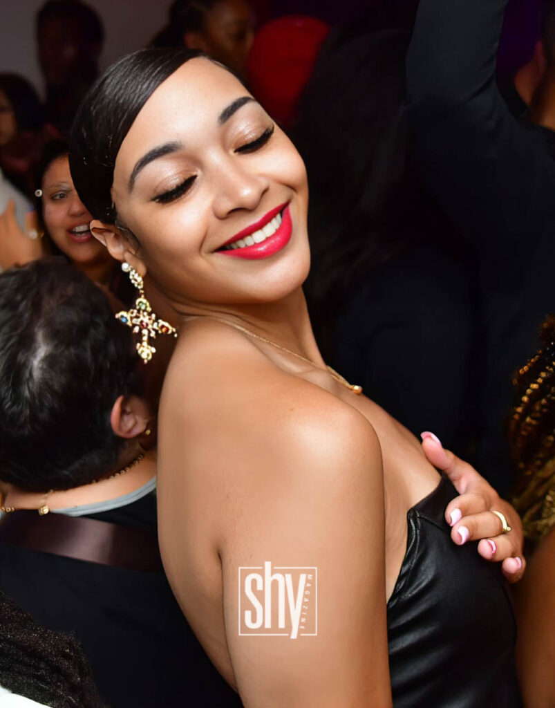 air lounge shy magazine 27