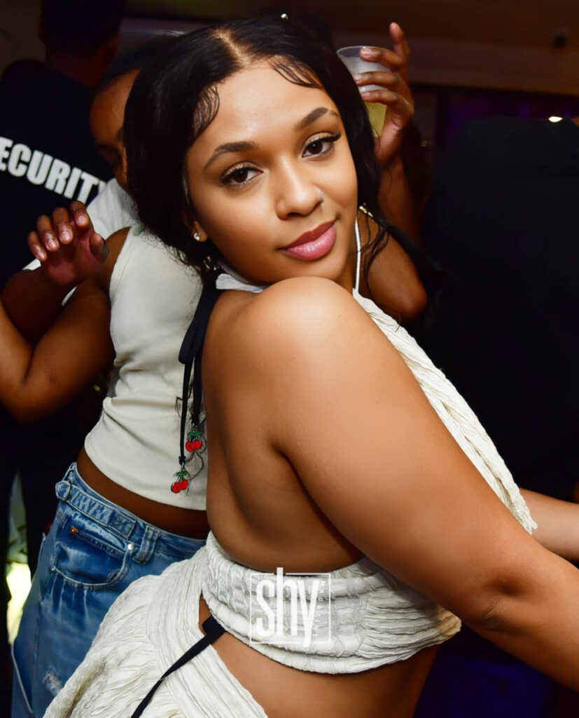 air lounge shy magazine 48