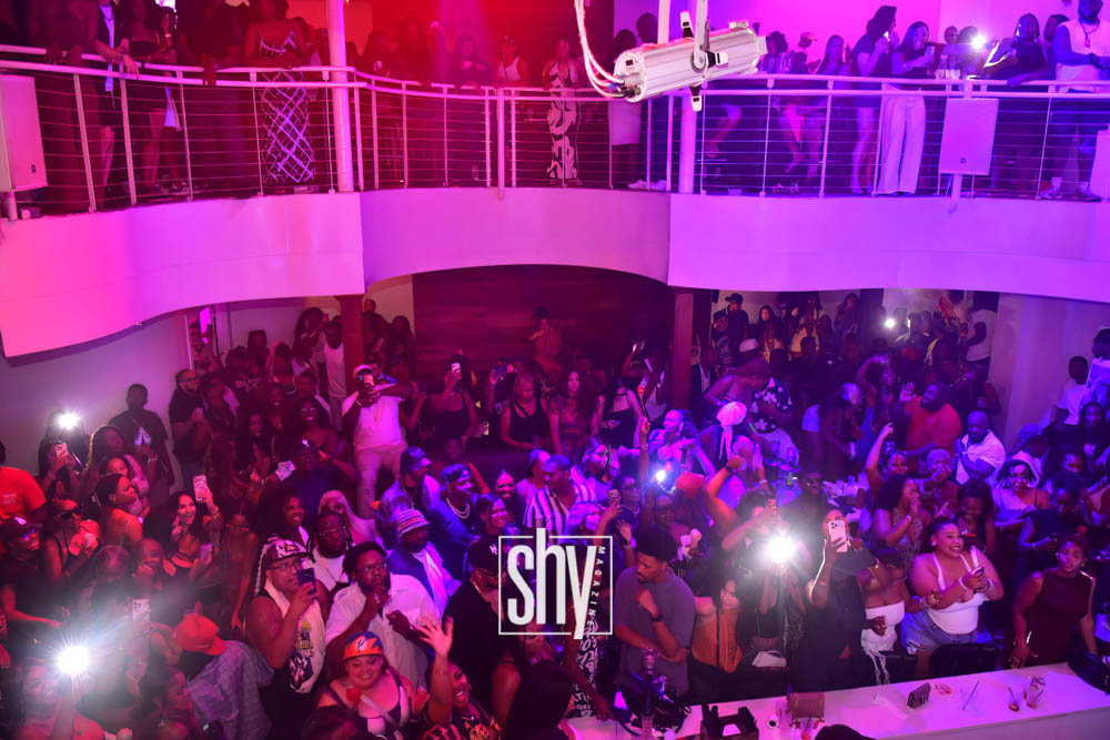 air lounge shy magazine 104
