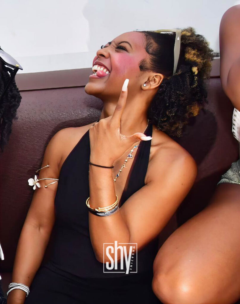 air lounge shy magazine 33