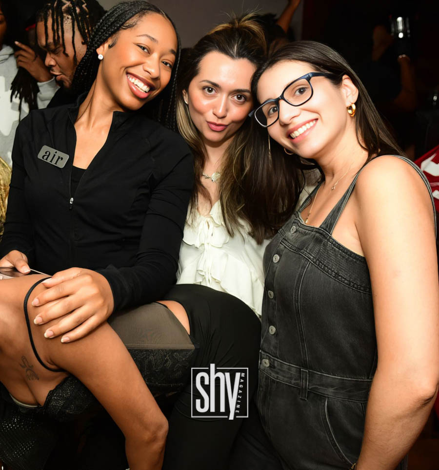 air lounge shy magazine 85