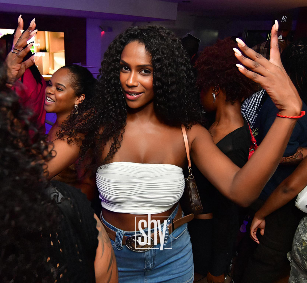 air lounge shy mag 2