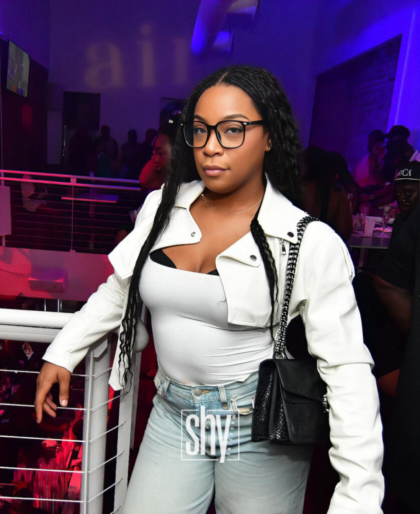 air lounge shy mag 73