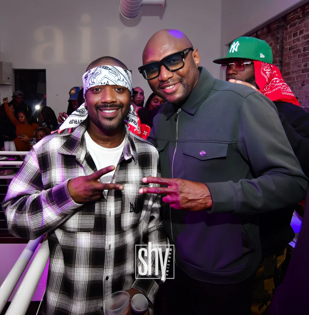 air lounge shy magazine 111