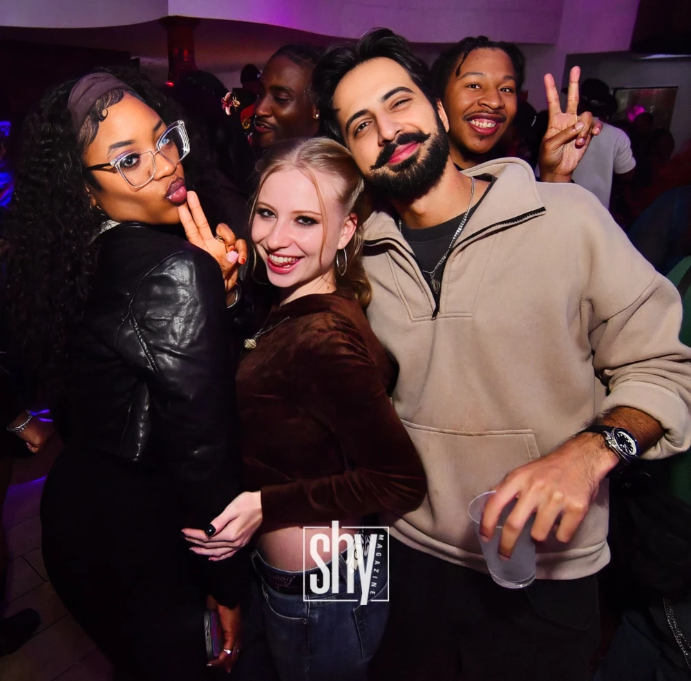 air lounge shy magazine 143