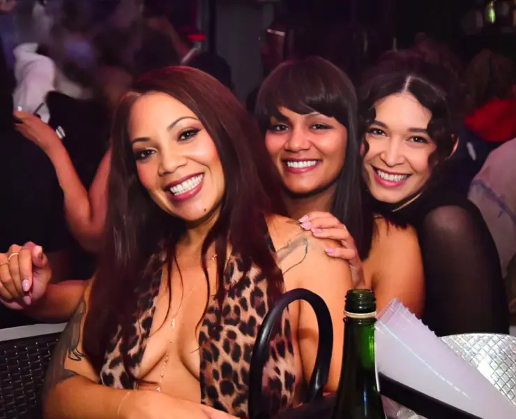 air lounge shy magazine 18
