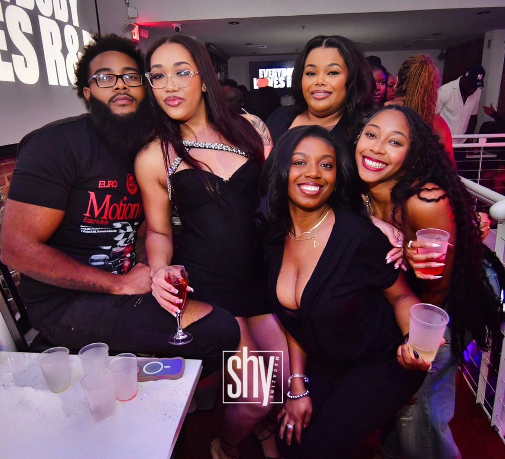 air lounge shy magazine 32