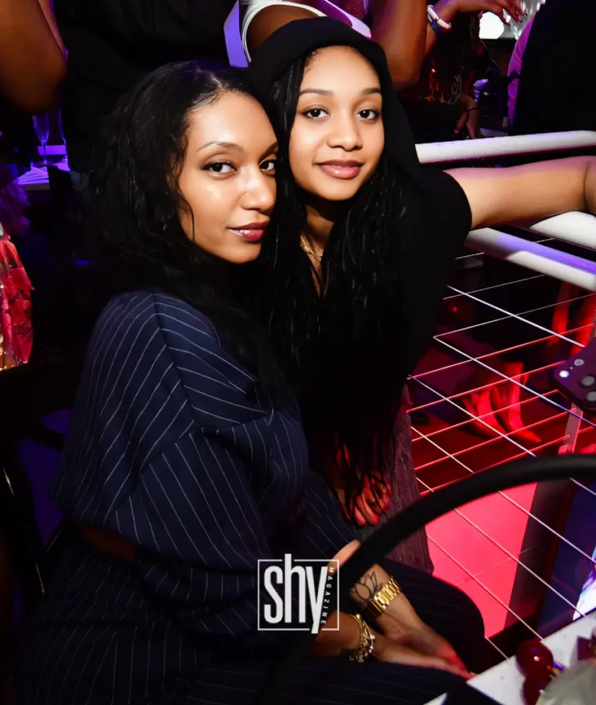 air lounge shy magazine 76