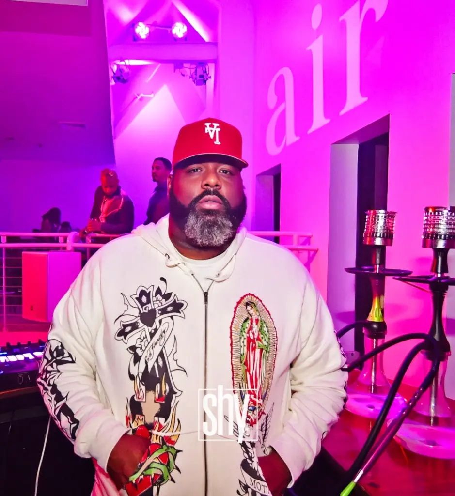 air lounge shy magazine 88